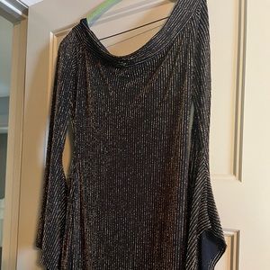 BCBGMAXAZRIA OVER THE SHOULDER BLACK AND GOLD DRESS